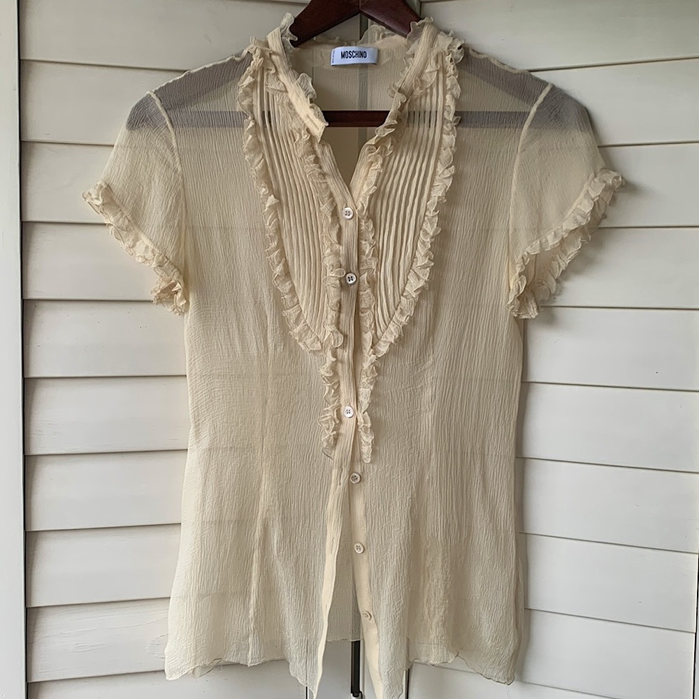 Moschino 100% Silk Blouse in XS. Good condition—see photos. Missing button.